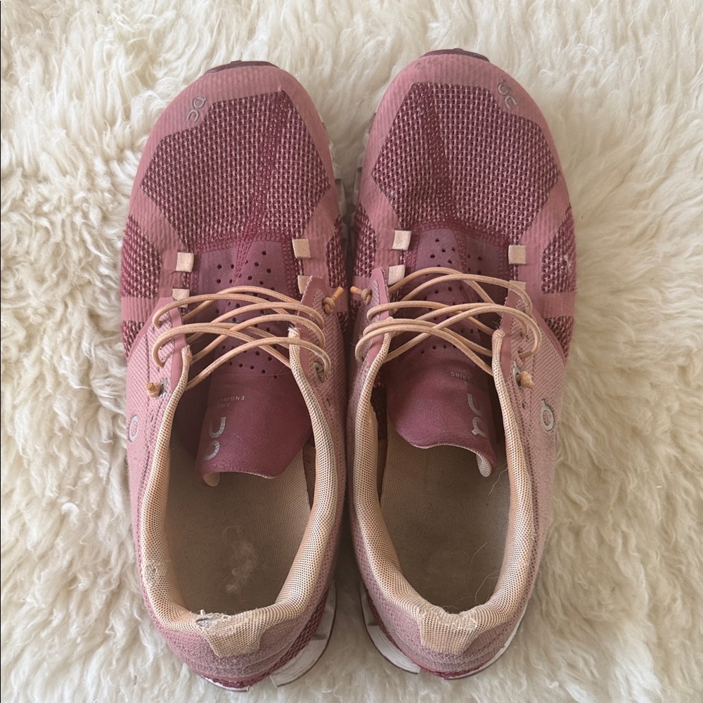 On cloud Women's rose colored running Shoes